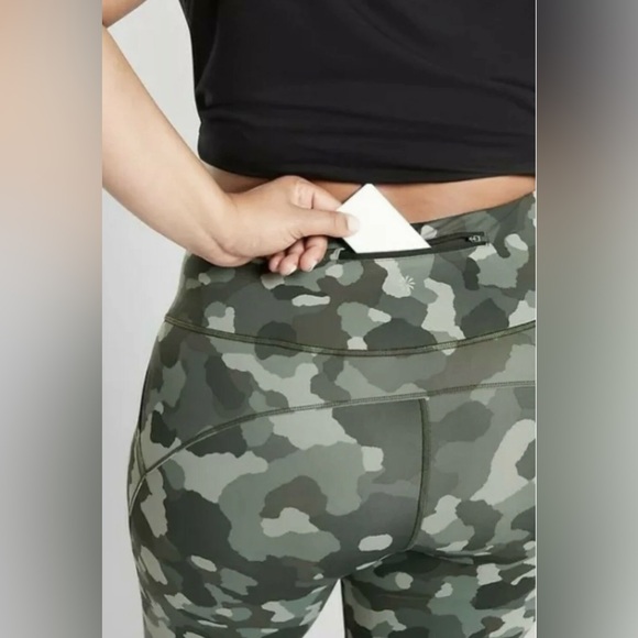 Athleta Lightning Camo 7/8 Tight in Super Sonic Size Medium Leggings - Picture 4 of 15